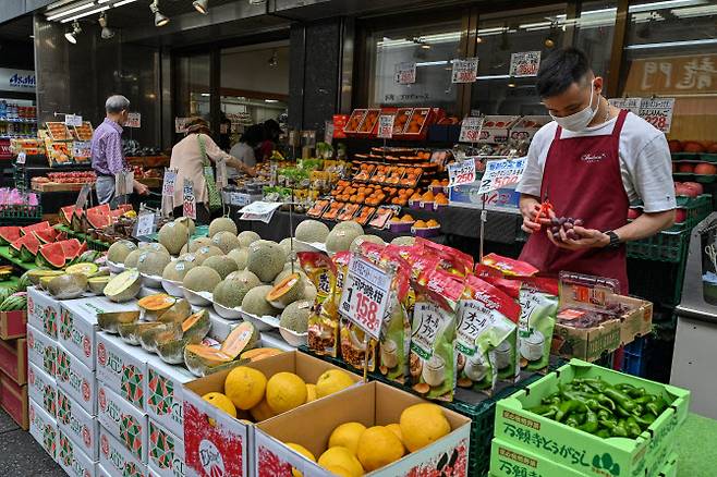 일본 도쿄의 과일 가게(사진=AFP)