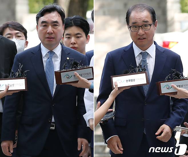 '더불어민주당 전당대회 돈 봉투 의혹' 사건 핵심 피의자 무소속 윤관석 의원(왼쪽 사진)과 이성만 의원이 4일 오전 서울 서초구 서초동 서울중앙지방법원으로 구속 전 피의자심문(영장실질심사)에 출석하며 취재진의 질문공세를 받고 있다. 윤 의원은 송영길 전 민주당 대표의 당대표 당선을 목적으로 2021년 4월 말 경선 캠프 관계자들에게 "국회의원을 상대로 금품을 제공하겠으니, 돈을 달라＂는 취지로 말하며 선거운동 관계자 등에게 금품을 제공할 것을 지시·권유·요구하고 같은 시기 캠프 관계자들로부터 2회에 걸쳐 국회의원 제공용 현금 6,000만 원을 수수한 혐의를 받는다. 이 의원은 윤 의원으로부터 300만 원을 받고 이정근 전 민주당 사무부총장에게 경선캠프 운영비 명목으로 100만 원, 지역 본부장 제공용으로 1,000만 원을 제공한 혐의를 받는다. 앞서 서울중앙지검 반부패수사2부(부장검사 김영철)는 지난 1일 정당법 위반 혐의로 두 사람의 구속영장을 재청구했다. 2023.8.4/뉴스1 ⓒ News1 박정호 기자