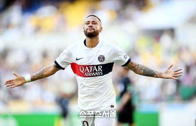 파리생제르맹(PSG) 네이마르가 3일 부산아시아드주경기장에서 열린 전북 현대와 쿠팡플레이 시리즈 프리시즌 친선경기에서 골을 넣은 후 환호하고 있다. 2023. 8. 3.부산 | 최승섭기자 thunder@sportsseoul.com