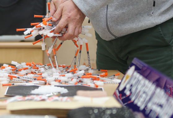 Needles used in injecting meths that were confiscated by the Daejeon police in 2015. [YONHAP]