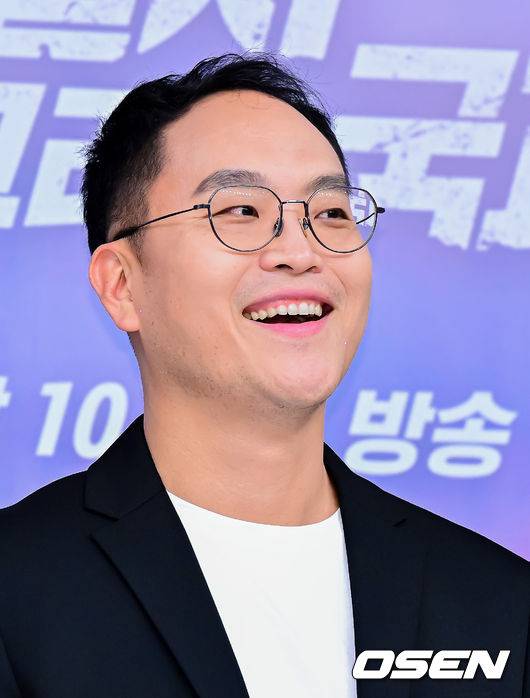 [OSEN=지형준 기자]신경수 감독이 포토타임을 하고 있다. 2023.08.04 /jpnews@osen.co.kr