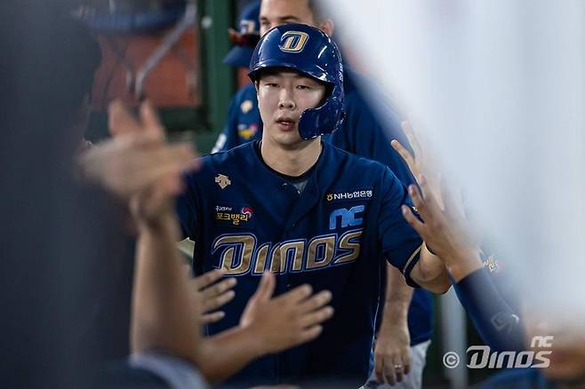 NC 박건우가 3안타로 활약하며 팀을 4위로 끌어올렸다. [NC 다이노스 제공]