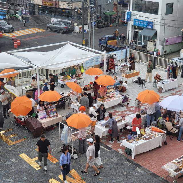지난 5월 개장한 마을 주도형 플리마켓인 ‘구좌로 모모장' 전경. 세화마을협동조합 제공