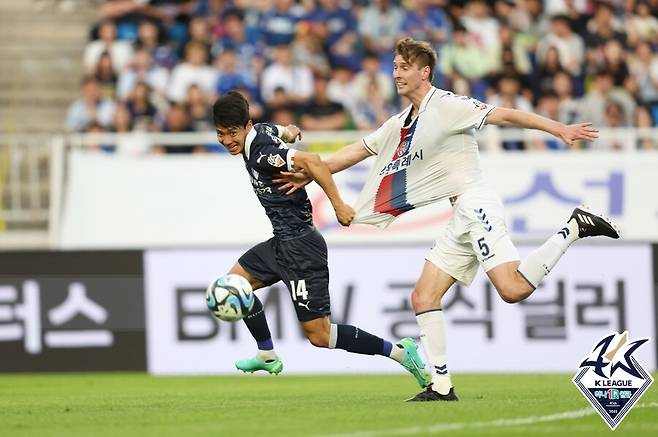 ▲ 지난 수원 더비에서는 수원FC가 수원을 2-1로 꺾었다. ⓒ한국프로축구연맹