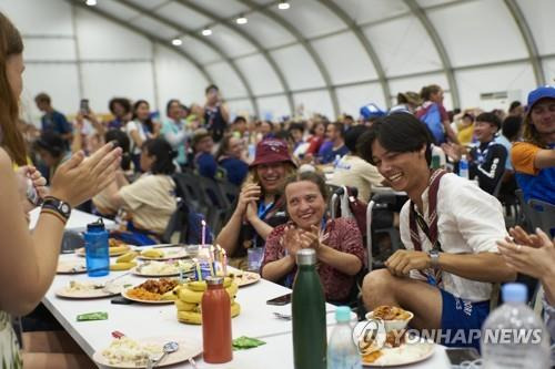 생일 케이크 만들고 신이 난 독일 운영요원 [세계스카우트연맹 제공. 재판매 및 DB 금지. ⓒWSBureau Inc. - Joel Herrlin]