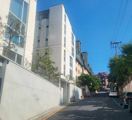 김은경 민주당 혁신위원장 소유 빌라가 있는 반포 서래마을에는 대형 면적의 고급 빌라가 밀집해 있다. 함종선 기자