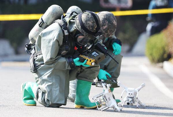 육군 51보병사단 장병들이 적 드론 공격 상황을 가정한 통합방위 상황조치훈련을 하고 있다. 세계일보 자료사진