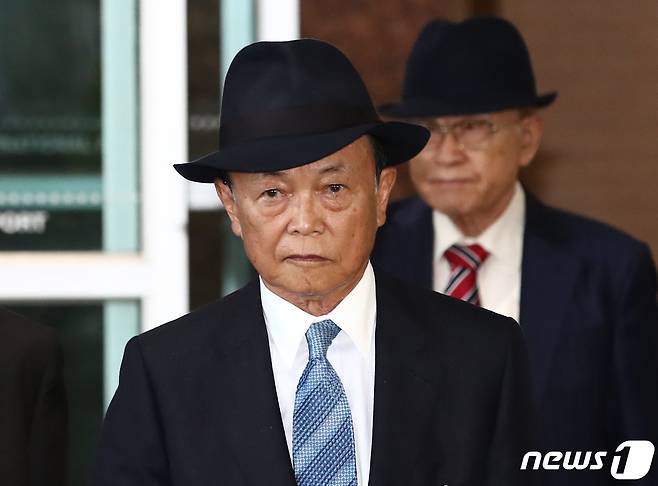 아소 다로(麻生太郎) 일본 자민당 부총재가 11일 오후 김포국제공항을 통해 입국하고 있다. 2023.5.11/뉴스1 ⓒ News1 김민지 기자