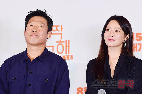 영화 '달짝지근해:7510' 언론시사회에 참석한 유해진, 김희선. ⓒ이혜영 기자 lhy@hankooki.com