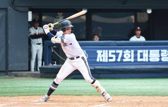 6일 덕수고와의 16강전에서 타격하는 경북고 전미르. 김종호 기자