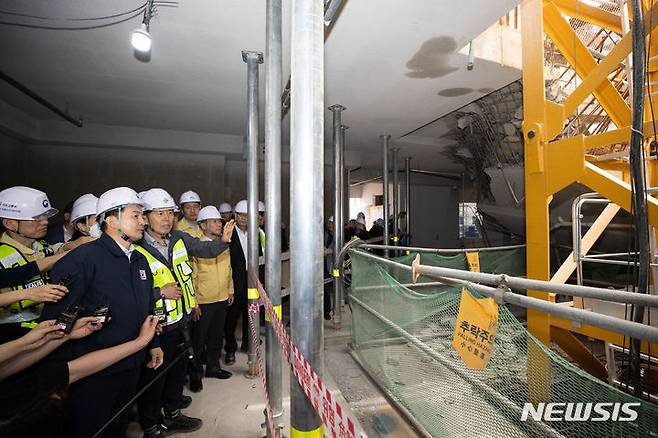 원희룡 국토교통부 장관, 인천 검단신도시 아파트 주차장 붕괴사고 수습상황 등 점검 현장.(사진=국토교통부 제공)