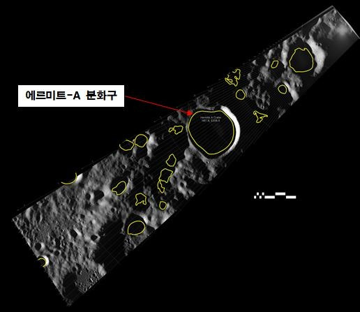 다누리가 고해상도 카메라로 촬영한 달 분화구인 에르미트-A의 모습. 사진은 5회 촬영 영상을 더한 것임.[과학기술정보통신부 제공]