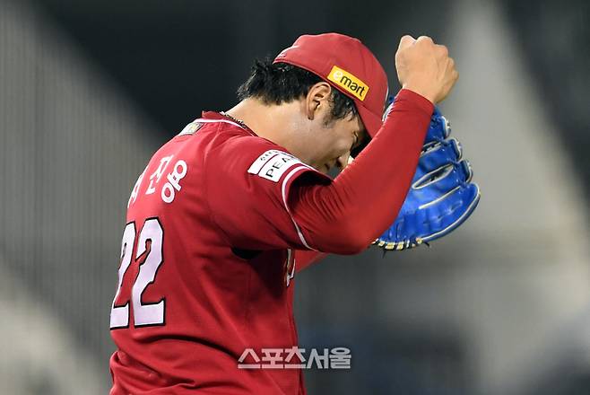SSG 서진용이 7월21일 잠실구장에서 열린 2023 KBO리그 LG전에서 세이브를 따낸 후 기뻐하고 있다. 잠실 | 박진업기자 upandup@sportsseoul.com