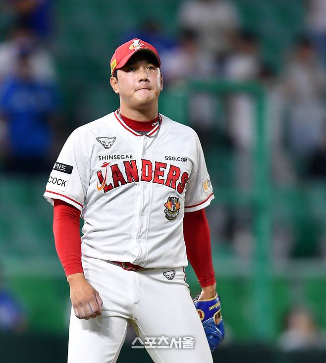 SSG 서진용이 5월30일 인천SSG랜더스필드에서 열린 2023 KBO리그 삼성전에서 9회 올라와 팀 승리를 지킨 후 담담한 표정을 짓고 있다. 문학 | 강영조기자 kanjo@sportsseoul.com