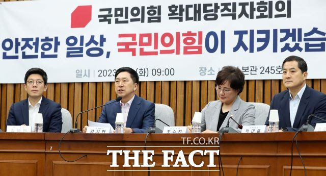 김기현 국민의힘 대표가 8일 오전 서울 여의도 국회에서 열린 확대당직자회의에서 발언을 하고 있다. /뉴시스