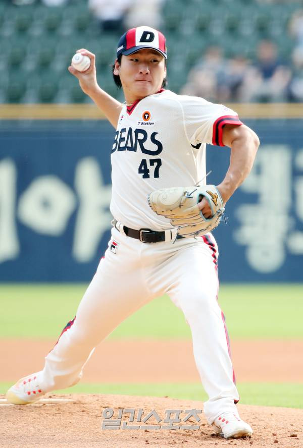 2023 KBO 프로야구 두산베어스와 kt위즈의 경기가 6일 오후 서울 잠실야구장에서 열렸다. 두산 선발 곽빈이 등판해 공을 던지고 있다. 잠실=김민규 기자 mgkim1@edaily.co.kr