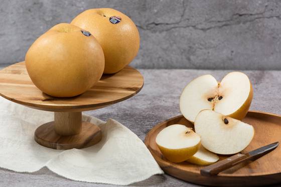 Korean pears with anti-counterfeit stickers [KPEC]