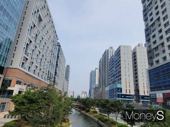 지난 8월1일 찾은 인천시 서구 청라동에 있는 주상복합 건물 오피스텔 밀집지. /사진=신유진 기자