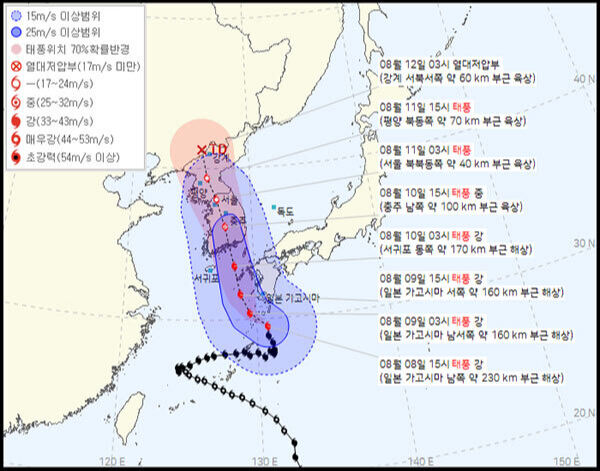 8일 오후 4시 발표된 6호 태풍 카눈의 예상경로. 9일 오전 통영에 상륙해 이틀 뒤 평양 인근까지 북서쪽으로 이동하며 한반도를 관통한다.  기상청 제공