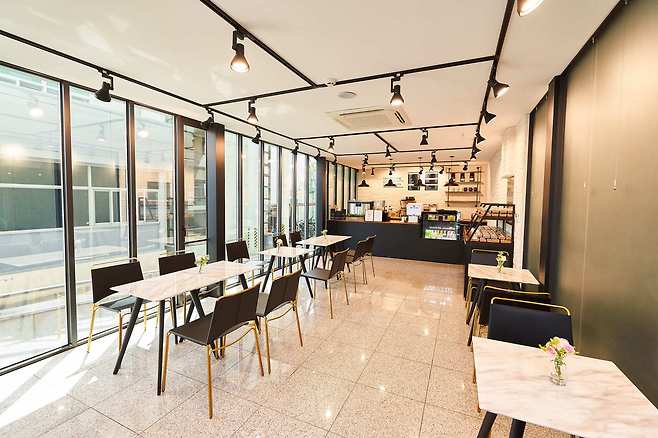 중증장애인 채용 카페인 '아이갓에브리씽(I got everything)' 여주시청점의 모습(한국장애인개발원 제공)/뉴스1