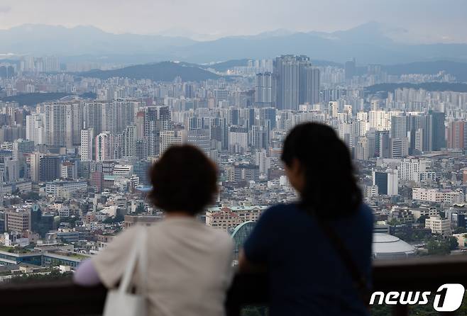 서울 용산구 남산N타워에서 바라본 아파트단지의 모습. 2023.7.26/뉴스1 ⓒ News1 이재명 기자