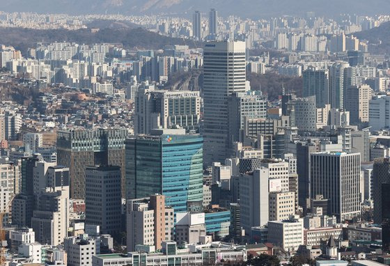 서울 남산에서 바라본 기업 빌딩숲. 연합뉴스