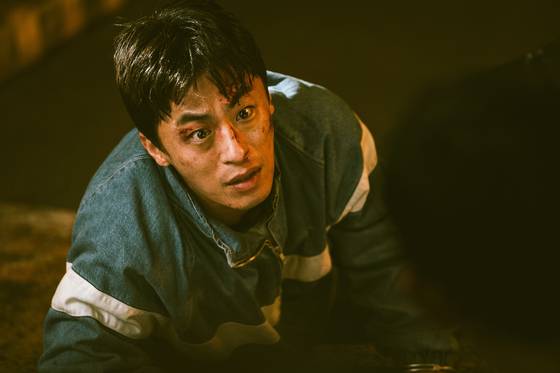 Actor Koo Kyo-hwan plays Ho-yul, one of an arresting squad duo that chases down soldiers who have escaped from the military in Netflix series ″D.P.″ [NETFLIX]