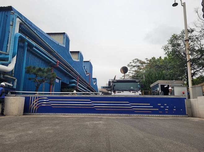 현대제철 포항공장에 설치한 차수문/사진제공=현대제철