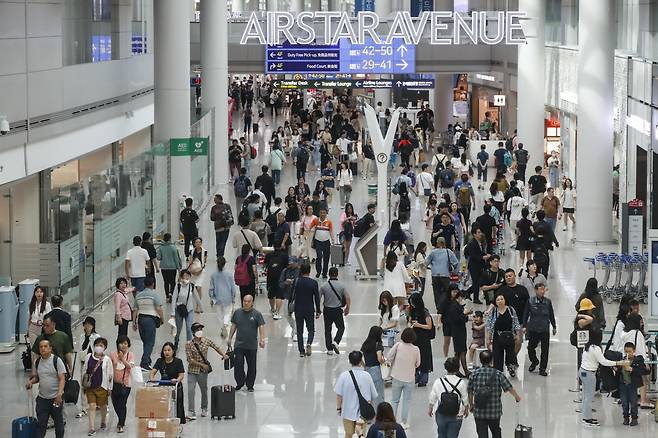 인천국제공항 출국장 면세점의 모습. /뉴스1