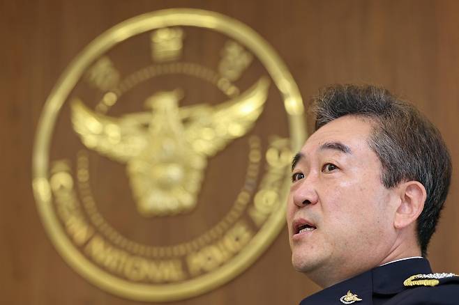 연합뉴스와 인터뷰하는 윤희근 경찰청장     (서울=연합뉴스) 신현우 기자 = 윤희근 경찰청장이 서울 서대문구 경찰청에서 취임 1주년을 맞아 연합뉴스와 인터뷰하고 있다. 2023.8.10
    nowwego@yna.co.kr
(끝)