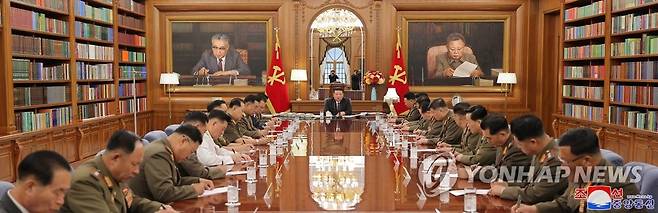 김정은 "전쟁 준비 더 공세적으로"…북 중앙군사위 개최 (평양 조선중앙통신=연합뉴스) 북한 조선중앙통신은 북한 노동당 중앙군사위원회 제8기 제7차 확대회의가 지난 9일 당중앙위원회 본부청사에서 진행됐다고 10일 보도했다.  김 위원장은 회의에서 지금의 한반도 지역 정세를 심도있게 개괄 분석하고 군대의 전쟁 준비를 공세적으로 더욱 다그치는 것에 대한 강령적 결론을 했다고 통신은 전했다. 이날 회의에서 북한은 박수일 대장을 총참모장에서 해임하고 리영길 차수를 후임에 임명했다. 통신은 또 정권 수립 75주년(9ㆍ9절)을 맞아 '민간무력 열병식'을 개최할 예정이라고 전했다.2023.8.10 
    [국내에서만 사용가능. 재배포 금지. For Use Only in the Republic of Korea. No Redistribution] nkphoto@yna.co.kr
