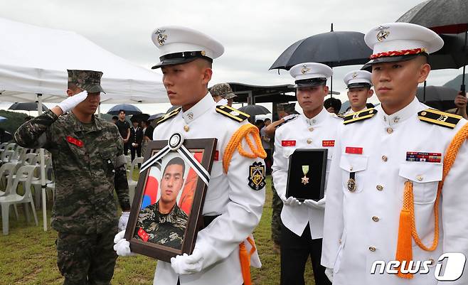 지난달 22일 국립대전현충원에서 엄수된 고(故) 채수근 해병대 상병 안장식. 2023.7.22/뉴스1 ⓒ News1 김기태 기자