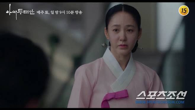 Another shock and twist?Choi Myeong-Gils 30-year-old younger romance is more breathtaking than the 49-year-old gold, daughter-in-law Yoon Hae-youngs homosexual code is more of a backbone than the master of the cloakLady Durian, which was broadcast on the last 6 days, recorded the highest audience rating of 7.2% and the highest audience rating of 7.9% per minute based on Nielsen Korea. did.Lady Durian, which left only two times to the end, is more left to be harvested than scattered.We will look at five points of observation in Stories Remaining along with 15 Trailers.In the 15th trailer, Durian (Park Joo-Mi)s sad eyes were revealed in the subtitles, causing sadness.I was lamenting that I was hurting my heart, saying, Im going to go back and forth like a stone on my feet.In addition, Lee Eun-sung met Durian and apologized, I am hurt because of me, I am sorry, and I want to bring Durian home to monitor her husbands Min-joon. Situation.Kim Sawzer! (Lee Da-yeon), who wanted to go back to the past, barely turned his mind, Durian and Kim Sawzer!(Lee Dae-yeon) is going to go back to Korea under Japanese rule.Choi Myeong-gil, who married Zhu Nan (Kwak Min-ho) and married, said, Its not a time-consuming thing. He kissed The Wedding Ring and focused on his determination to make a marriage announcement.In the words of Semino Rossi (Yoon Hae-young), who was misunderstood as The Wedding Ring, Baekdoi shocked me by saying, Yes, it is The Wedding Ring.In addition, Zhu Nan said, It is better to sell early, he told Baek Doi to tell him about the marriage quickly, and Baek Doi said, We are not really hit.Attention is focused on what the familys reaction to Baek Doi and Zhu Nans unconventional marriage will be like.Moreover, Semino Rossi has been in love with Shimo Doi. It is interesting to see how shocked he will be when he finds out that Dois marriage partner is not another man but his cousin brother Zhu Nan, whom Jasin ignored.The appearance of a housekeeper (Kim Nam-jin) who sees Reincarnated as a Sword, who looks shocked at Durian and Kim Min-joon as if he has confirmed something in the last 14th ending, is also robbing his gaze.Durian was surprised to know that he knew Reincarnated as a Sword, and he wondered, I was an arbor?I asked.I am wondering if I will notice the relationship with Durian in the words that Jasins Reincarnated as a Sword was arbor.In Reincarnated as a Sword, Dan Chi-jung is in a situation where he can not do anything but feel inferiority, knowing his heart and Durians heart because of his fragile body.In particular, in the 15th trailer, Dan Ji-jung (Ji Young-san)s intense affection for Durian unfolded and attracted attention.I had a strange look and threw a provocation.Durian said with an uncomfortable tone, Come on and go to bed, but I do not care about the tentacles, How much? I take out my wallet and raise my expectation that the triangle of Durian - tentacles - tentacles will burn again.In the meantime, Ayla roared in anger, saying, Where are you, da lighthouse lantern! And at the same time, she caught sight of throwing her cell phone on the bed.On the other hand, Dana lighthouse lantern and Kim Sawzer! Are pictured having a good time on the carousel at the amusement park, causing anxiety about what kind of jealous Ayla will hit back at da lighthouse lantern and Kim Sawzer!On the other hand, the production team said, As you can guess from the scene that appeared in the 15th trailer , there will be a shock and reversal that can not be overlooked until the last episode. Durian and Kim Sawzer! Please confirm through this broadcast how it will end. Lady Durian will be broadcasted at 9:10 pm on the 12th.