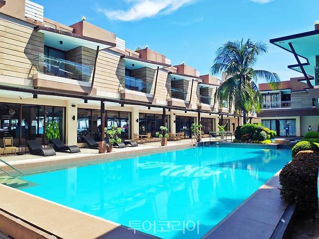 보홀 가성비 숙소 빌라 토마사 알로나 큐 리조트의 풀장 (사진. 김관수)