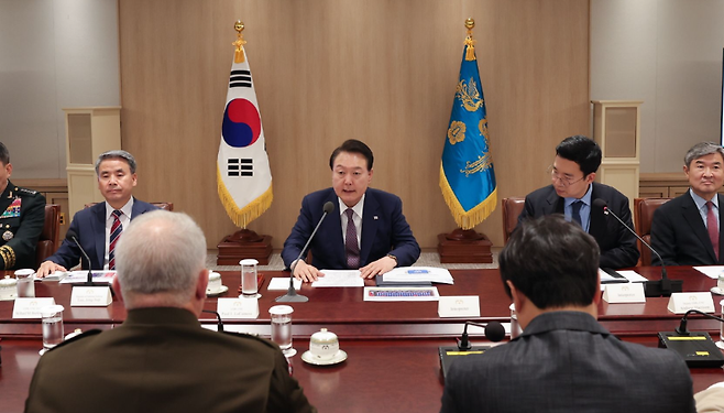 윤석열 대통령이 어제(10일) 유엔사 주요직위자 초청 간담회를 진행하는 모습 (사진, 대통령실)