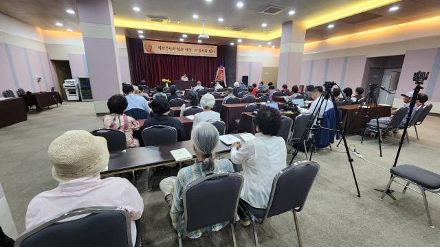 ▲ 설악·만해사상실천선양회는 10일 인제 만해마을 문인의 집 강당에서 만해축전의 일환으로 ‘설악무산의 삶과 생각, 그 깊이와 넓이’ 세미나를 열었다.