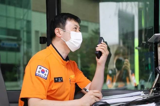 Sobangjang (fire sergeant) Yang Il-gon of the Mapo Fire Station, Seoul. Courtesy of the Seoul Metropolitan Fire & Disaster Headquarters