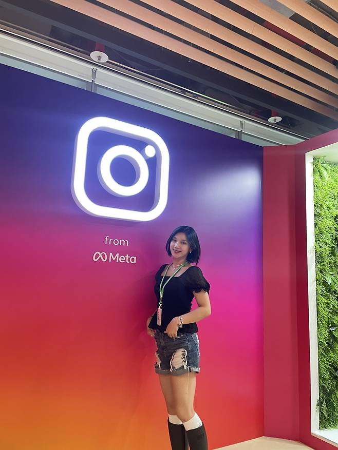 숏폼을 기반으로 ‘요즘 애들이 쓰는 힙한 영어 표현’ 시리즈로 인기를 얻고 있는크리에이터 레이첼에너지(황유진 씨). <인스타그램 제공>