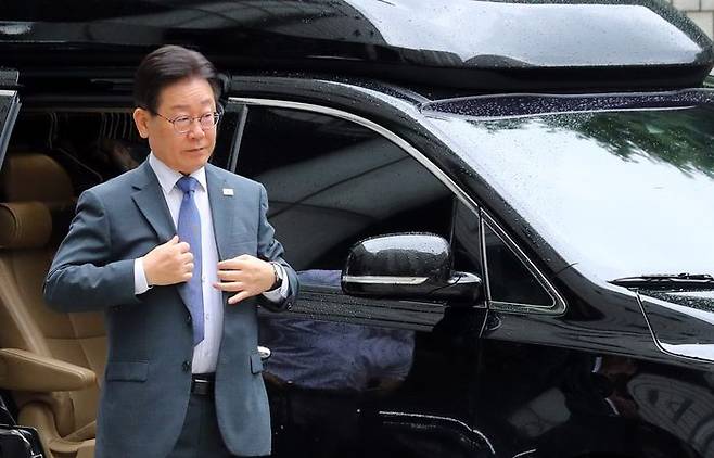 이재명 더불어민주당 대표가 11일 서울 서초구 서울중앙지법에서 열린 '故김문기·백현동 허위 발언' 관련 공직선거법 위반 혐의' 10차 공판에 출석하고 있다. ⓒ뉴시스