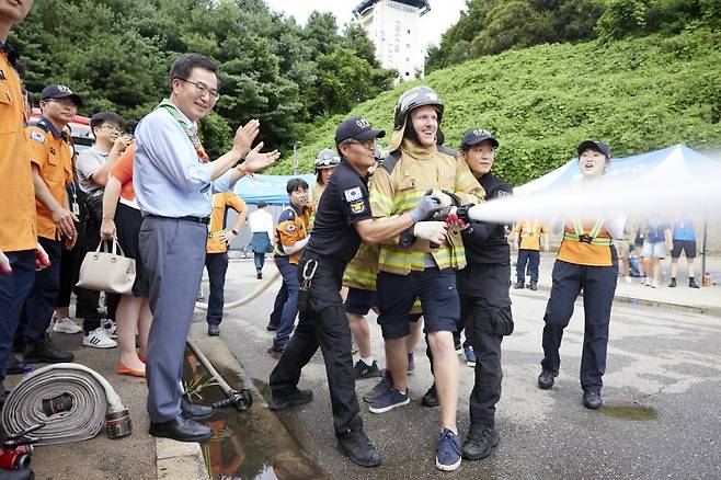 잼버리 대원 2400여명 '경기도 남겠다'...출국