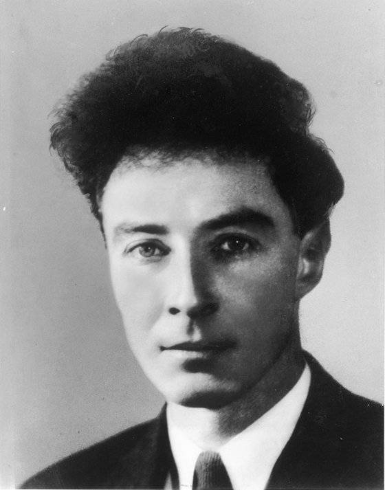 '핵폭탄의 아버지'로 불리는 미국 물리학자 로버트 오펜하이머의 에티컬 컬처 스쿨 재학시절. 오펜하이머는 이 시기 그의 ″윤리적 상상력″을 기르는 법과 ″현재 그대로가 아닌, 되어야 마땅한 것″을 보는 법을 배웠다. 영화 ‘오펜하이머’ 원작 도서『아메리칸 프로메테우스』에 수록된 자료사진이다. 사진 사이언스북스