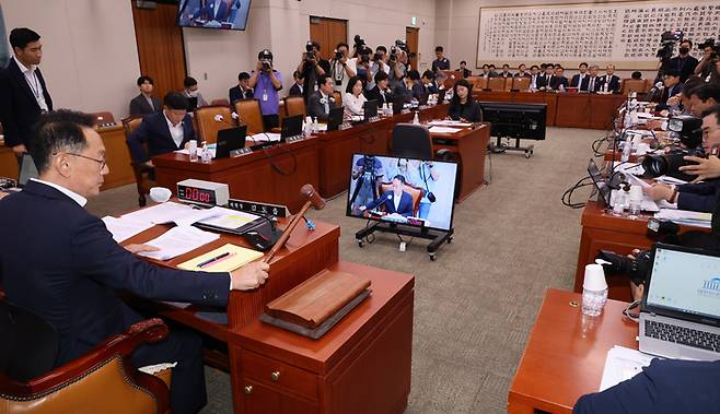 지난달  17일 국회 법제사법위원회에서 김도읍 위원장이 전체회의를 진행하고 있다. [사진 출처 = 연합뉴스]