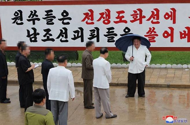 김정은 북한 국무위원장은 지난 11~12일 주요 군수공장을 시찰하며 '전쟁준비'를 강조했다. [이미지출처=연합뉴스]