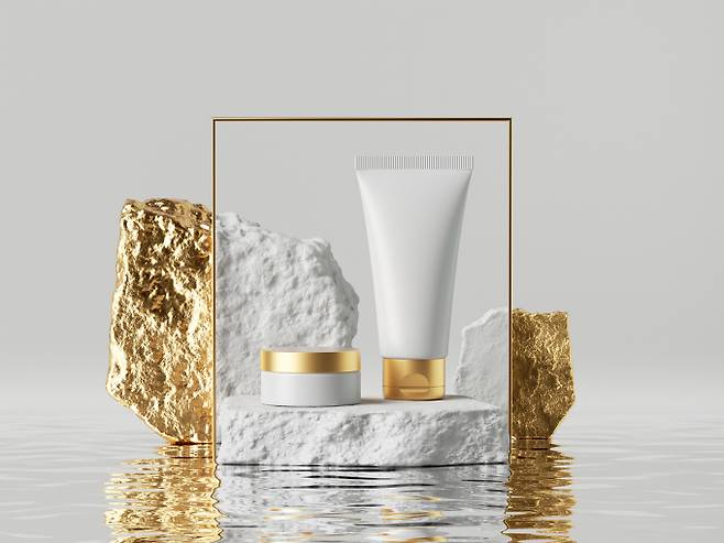 패션과 백화점, 이커머스 기업 등이 K-뷰티에 뛰어들면서 화장품 시장 경쟁이 치열해지고 있다. 사진은 기사 내용과 무관함.  /이미지투데이