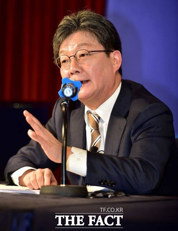 유승민 전 국민의힘 의원이 지난 1월 11일 오전 대구 남구 이천동 대구아트파크에서 열린 대구·경북 중견 언론인 모임 아시아포럼21 주최 110회 릴레이 정책토론회에서 질문에 답하고 있다. /뉴시스