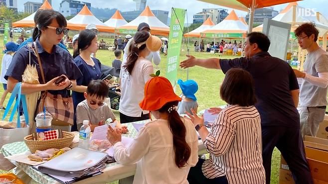 오늘(15일) 제주시민복지타운 광장에서 열린 제주감귤박람회 풋귤 축제 현장