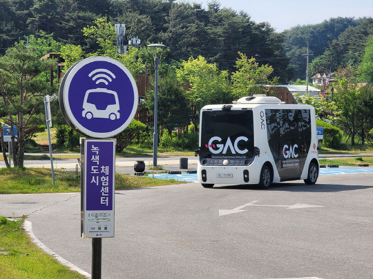 롯데정보통신이 강릉 주요 관광지에 2026년까지 자율주행 서비스를 제공한다. 롯데정보통신 제공