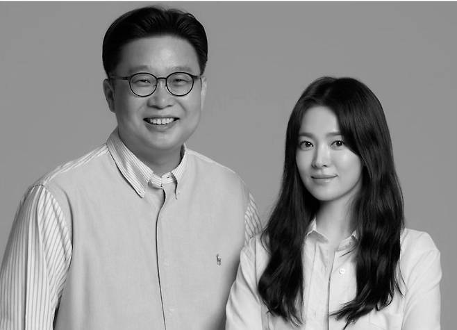 서경덕 교수와 송혜교. 사진제공=서경덕 교수 SNS.