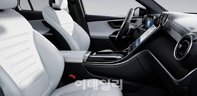 메르세데스-벤츠 GLC 300 4MATIC 온라인 스페셜 ‘그라파이트 그레이’ 인테리어.