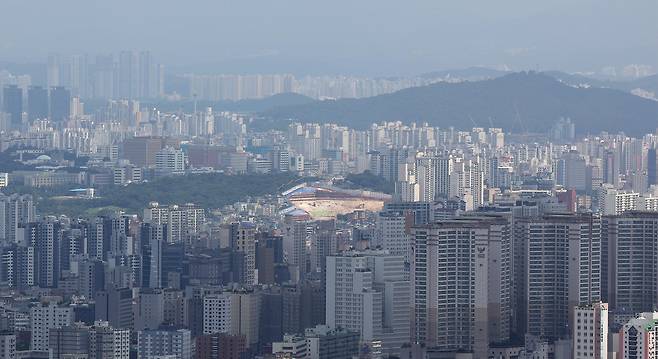 서울 남산에서 바라본 아파트 단지. /연합뉴스